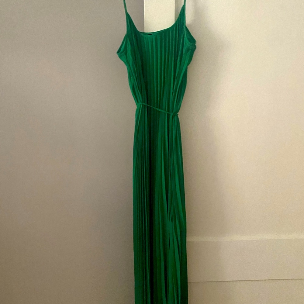 NWT SILK PLEATED BEAUTIFUL KELLY GREEN MAXI